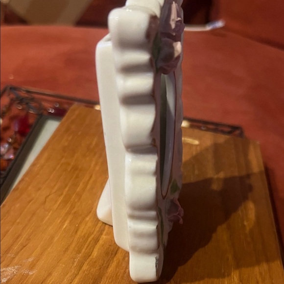 Vintage 3x4 in Picture Frame with 2x2.5 oval picture White with Pink roses - Picture 3 of 3